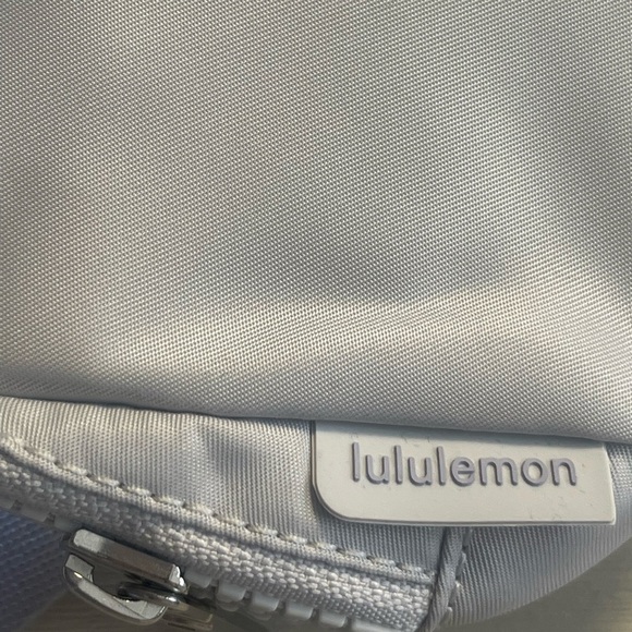 Lululemon NWOT Everywhere Belt Bag Vapor/
Persian Violet Rainbow Logo - Picture 10 of 15
